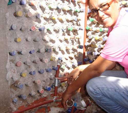 Дом из бутылок Дом из бутылок