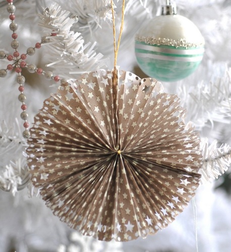 Елочные игрушки из бумаги на Новый год Елочные игрушки из бумаги на Новый год