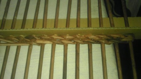 Как сделать (сплести) корзину для белья своими руками из свернутых в трубку газет Как сделать (сплести) корзину для белья своими руками из свернутых в трубку газет