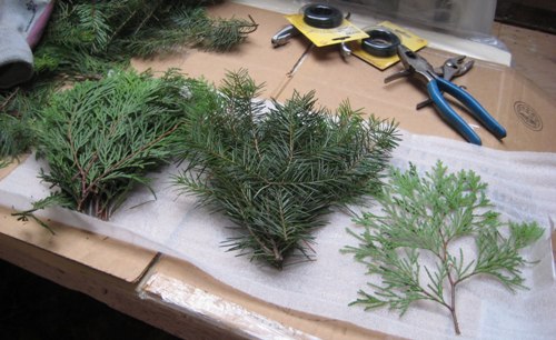 Операции по изготовлению рождественского венка своими руками