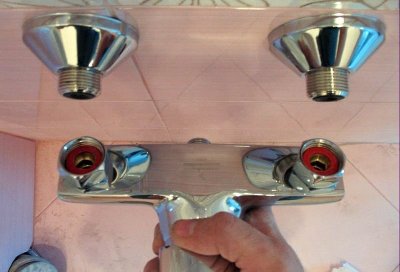 Установка смесителя в ванной своими руками Установка смесителя в ванной своими руками