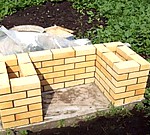 Мангал из кирпича своими руками  (пример монтажа с фото и порядовкой)