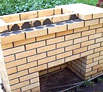 Мангал из кирпича своими руками  (пример монтажа с фото и порядовкой)