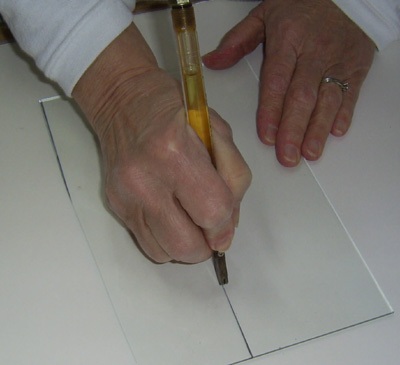 Как резать стекло стеклорезом Как резать стекло стеклорезом