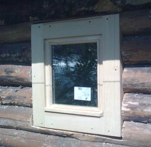 Установка пластиковых окон в деревянном доме из бревен или бруса