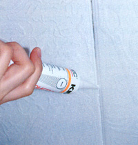 Как клеить потолочную плитку Как клеить потолочную плитку