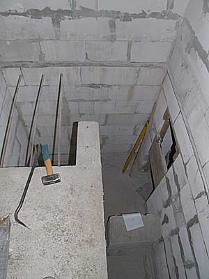 Бетонная лестница в подвал Бетонная лестница в подвал