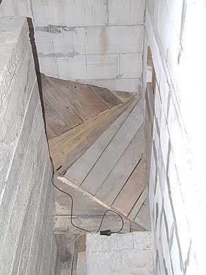 Бетонная лестница в подвал Бетонная лестница в подвал